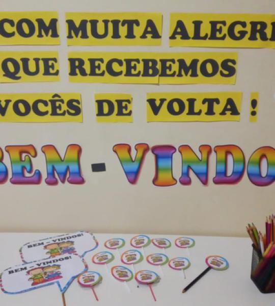 Painel Bem-Vindos - Decoração Divertida para Receber Seus Alunos